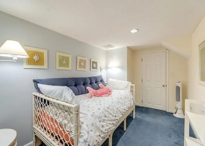 1 Mi To Beach: Sea Colony Condo W/ Balcony!